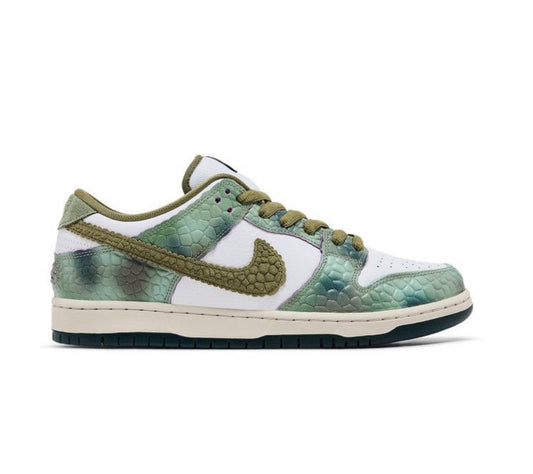 Alexis Sablone x Dunk Low SB
"Chameleon'