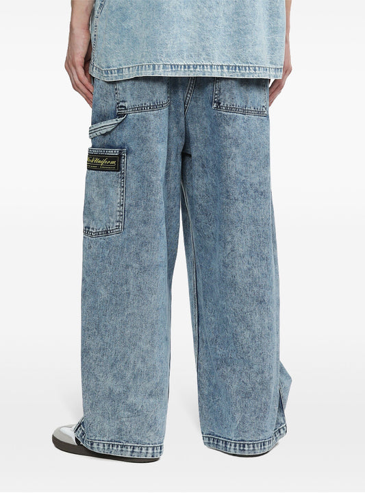 izzue
Logo-appliqué loose-fit jeans